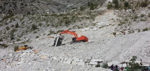 Muore in una cava di marmo