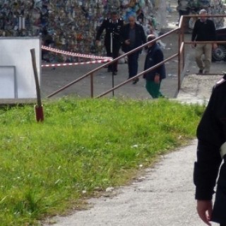 operaio stritolato nel camion dei rifiuti
