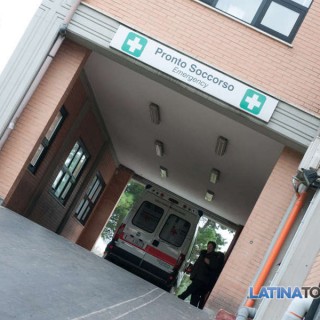 Operaio infilzato su una ringhiera