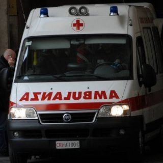 Operaio muore travolto da magnete nel Bresciano