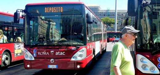 Roma, operaio Atac di 53 anni muore folgorato