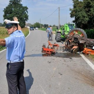 Morì travolto dal trattore: condannato il datore di lavoro