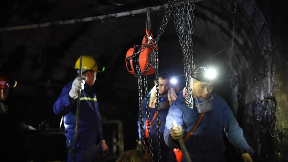 Cina, tutti morti i 33 operai intrappolati nella miniera